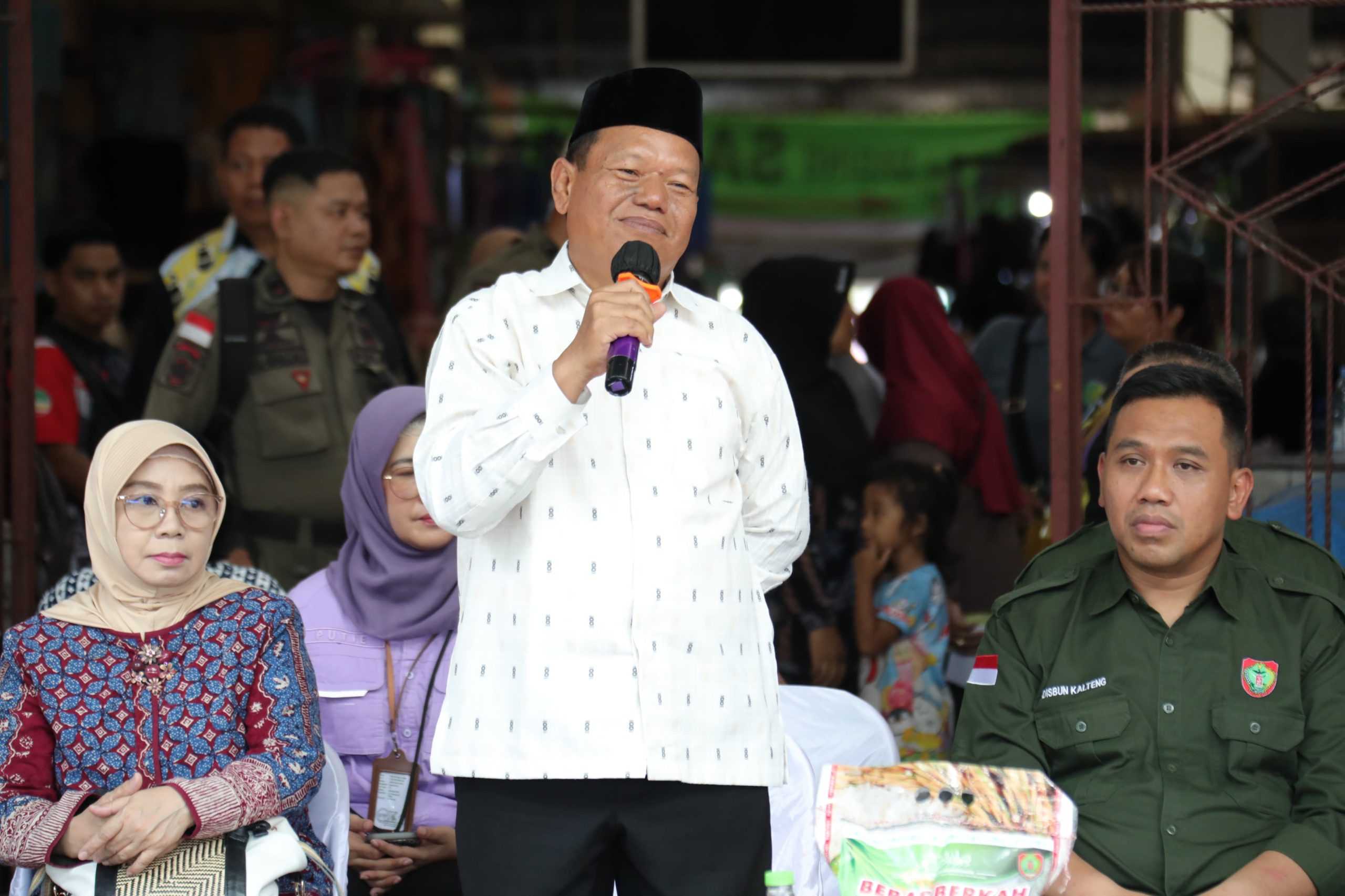 Sekretaris DPRD Kalteng saat menyampaikan sambutan